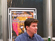 Der Autor Taavi Soininvaara bei einer Lesung in Stadtbibliothek von Mülheim an der Ruhr (rechts mit im Bild Klaus Peter Bttger - Stadtbibliothek)